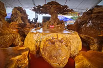 Lóa mắt với bộ bàn ghế gỗ “tứ linh quần tụ” giảm giá còn hơn 3 tỷ đồng