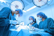 Quý bà Hà Nội 'choáng' vì vỡ túi độn ngực, nghi ung thư vú