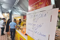 Giảm giá ngày cuối, bánh trung thu ở Hà Nội cũng chỉ “lác đác” người mua