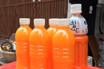 Ngày vắt 5 tạ cam, dân vỉa hè kiếm tiền triệu mùa dịch COVID-19