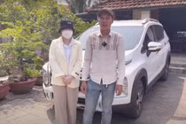 Lộc Fuho khóc nghẹn khi về thăm mộ mẹ: Giờ con có tiền cũng không cho mẹ được