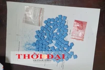 Bắt quả tang đôi nam nữ đi xe Audi A8 chở gần 100 viên ma túy tổng hợp