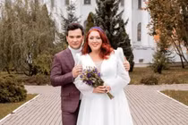 Nữ nhạc sĩ gây phẫn nộ vì kết hôn với con nuôi kém 31 tuổi