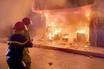 Người đàn ông tạt xăng thiêu mẹ con người tình vì ghen 