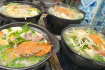 Khám phá quán mì niêu hải sản tại phố cổ Hà Nội, ngày bán 500 suất