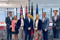 Phillip Nguyễn sang Úc cùng người yêu, đám cưới "chắc cú" thật rồi!