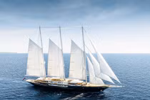 Thú chơi chuyên cơ, siêu du thuyền nửa tỷ USD của Jeff Bezos