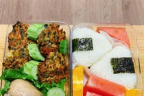 Trầm trồ loạt hộp cơm trưa ngon mắt nấu cho anh xã "đi cày"