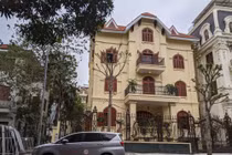 Hà Nội: Quận Cầu Giấy than "khó xử lý" biệt thự khủng vi phạm bất chấp hoàn thiện?