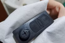 Người đàn ông ở TP.HCM quay lén đồng nghiệp nữ suốt 3 tháng