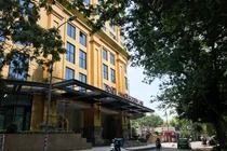 Tòa nhà dát vàng 24k Hà Nội Golden Lake "chói loá" giữa nắng hè