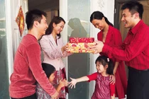 Cả nhà hỗn loạn vì người xông đất xui xẻo