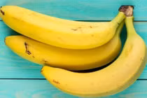 Mẹo đơn giản giữ chuối tươi lâu