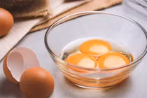 Ai không nên ăn lòng đỏ trứng để tránh bị đột quỵ?