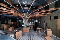 Karaoke lo bị xóa sổ, rạp phim nguy cơ phá sản