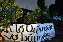 Hà Nội: Tiểu thương ồ ạt xả quất nghỉ sớm vì... “vợ bầu” 