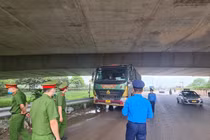 Hồ sơ cty An Phúc Hưng có xe tải vi phạm, người lạ đến xin xử phạt nhẹ?