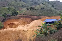 Sơn La: Xẻ đồi, khoét núi khai thác khoáng sản Talc trái phép