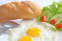 Sai lầm khi ăn sáng biến thực phẩm thành "kẻ thù" tàn phá dạ dày