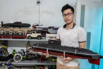 Chàng trai chế tạo mô hình tàu ngầm phóng 'ngư lôi, tên lửa'