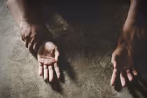 Phó Thủ tướng yêu cầu khẩn trương truy bắt các đối tượng cướp của, hiếp dâm ni cô