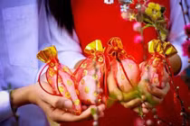 Mua muối đầu năm để xua đuổi xui xẻo, hút may mắn, tài lộc