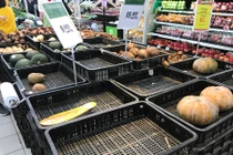 Dịch corona sau Tết, thịt và rau củ quả ở các siêu thị Hà Nội “cháy hàng” liên tục 