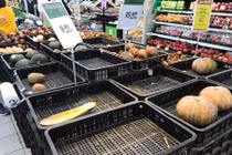 Dịch corona sau Tết, thịt và rau củ quả ở các siêu thị Hà Nội “cháy hàng” liên tục 