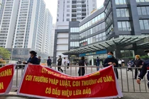 Hà Nội: Cư dân Stellar Garden căng băng rôn, tố chủ đầu tư lừa đảo?