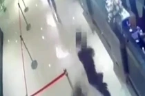 Video: Thả 1.000 con gián vào nhà hàng rồi bỏ chạy 