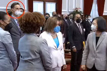 Bà Pelosi bị chỉ trích vì 'bí mật' cho con trai cùng thăm Đài Loan