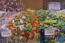 Hà Nội: Hàng Tết ngập siêu thị... khách mua "èo uột"