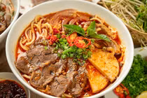 Gái cố đô "xịn" bày chiêu nấu bún bò Huế thơm ngon, dễ làm