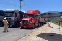 Xe luồng xanh chở hàng lậu, chở người trái phép