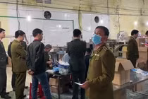 “Đột kích”, bắt quả tang Cty Việt Hàn sản xuất khẩu trang y tế bằng...giấy vệ sinh