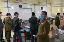 “Đột kích”, bắt quả tang Cty Việt Hàn sản xuất khẩu trang y tế bằng...giấy vệ sinh