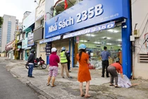 TP.HCM: Phụ huynh chạy khắp nơi tìm mua sách giáo khoa cho con