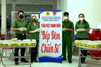 Bếp đêm chiến sĩ nấu hàng nghìn suất ăn gửi đi chống dịch