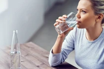 Nguyên tắc khi uống nước bạn không được quên 