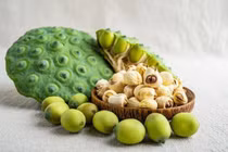 Dùng hạt sen chữa mất ngủ, cần lưu ý những đại kỵ sau