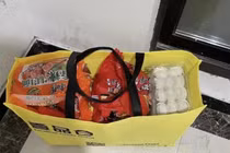 Bo cho shipper 700 nghìn, cô gái bị cư dân mạng chế giễu, uất ức tới nhảy lầu tự tử