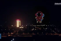 Video: 300 drone chào đón học sinh trở lại sau đại dịch 