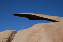 Tảng đá "nguy hiểm" nhất thế giới mỏng như miếng khoai tây chiên