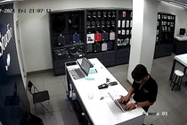 Nhân viên FPT Shop Láng Hạ nghi đánh cắp thông tin khách hàng: Vi phạm pháp luật sao?