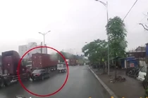 Video: Container chuyển làn ẩu đâm ngang hông ô tô chạy cùng chiều