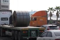 Lý do không thể phạt kịch khung xe container chở rơi cuộn thép