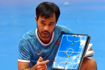 FIFA mua vé cho HLV Phạm Minh Giang về Việt Nam