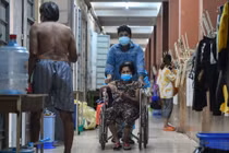 Rộ nhu cầu thuê F0 khỏi bệnh chăm sóc người mắc COVID-19