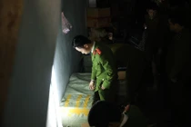 Đột kích bất ngờ, bắt giữ 1.500 cây thuốc lá nghi nhập lậu ở HN