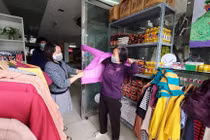 “Siêu thị 0 đồng” đầu tiên ở Hà Nội tặng người nghèo giữa tâm bão COVID-19